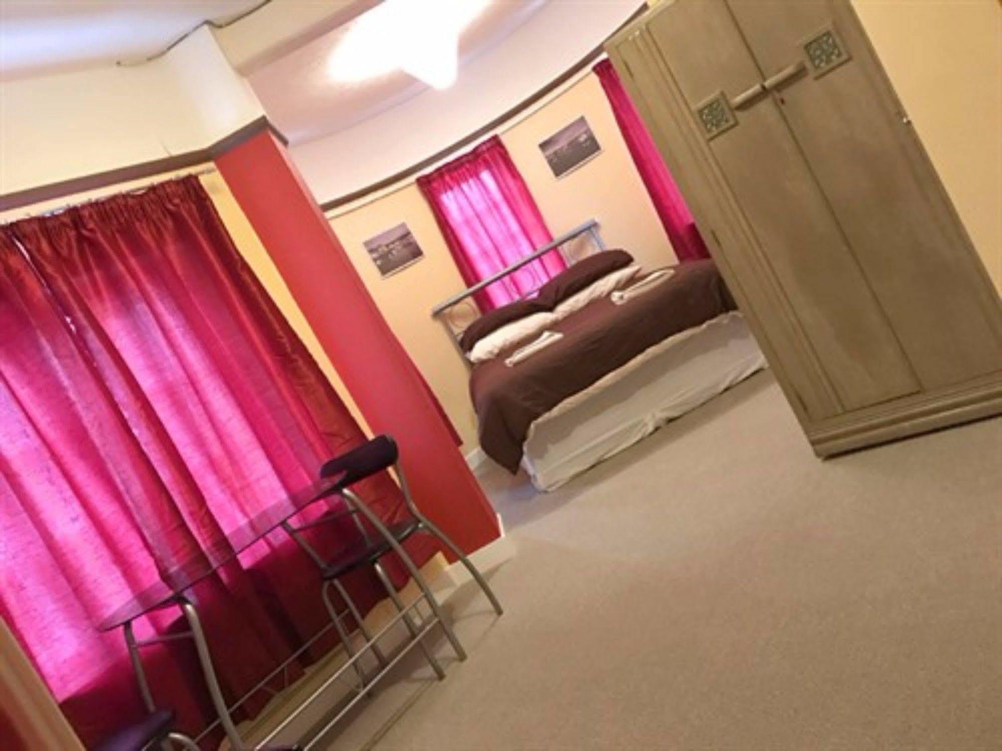 וויימות' The Old Castle Hotel מראה חיצוני תמונה